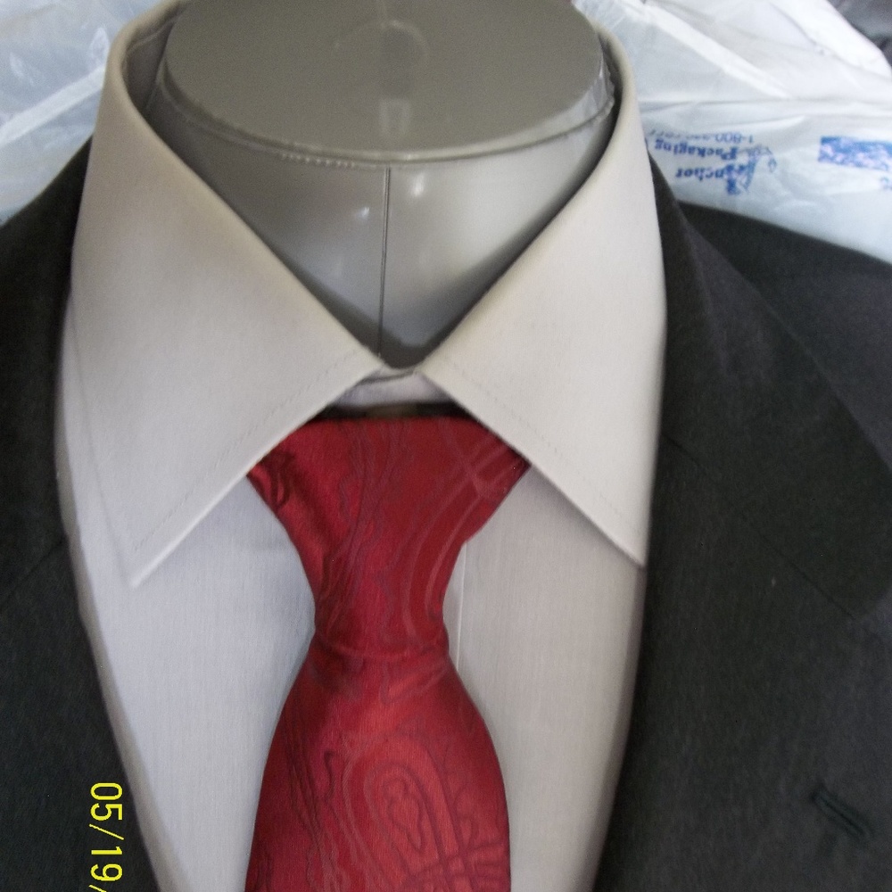 HHR3- Jos A Bank 2Btn Gray Solid Suit